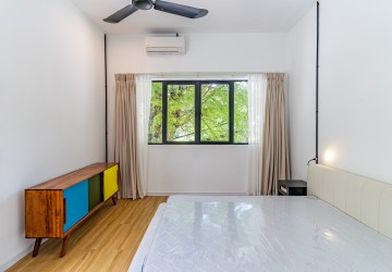 4 Bedroom Renovated Apartment For Rent - Chakto Mukh, Phnom Penh thumbnail