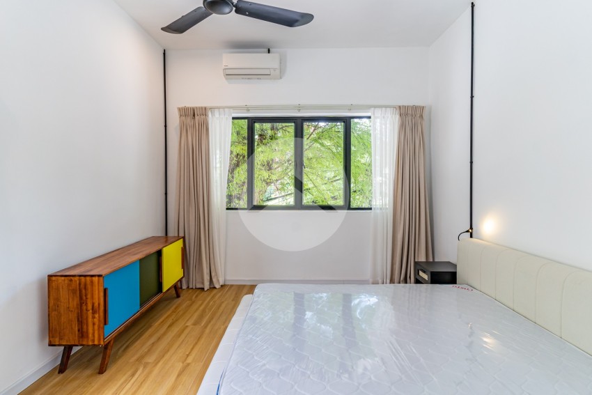 4 Bedroom Renovated Apartment For Rent - Chakto Mukh, Phnom Penh