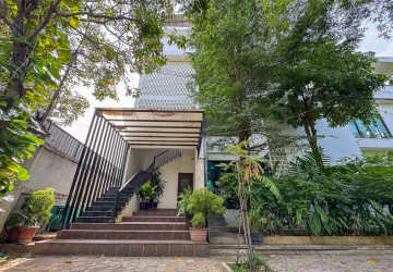 3 Bedroom Apartment For Rent - Kouk Chak, Siem Reap thumbnail