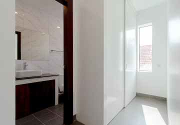 3 Bedroom Apartment For Rent - Kouk Chak, Siem Reap thumbnail
