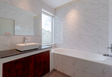 3 Bedroom Apartment For Rent - Kouk Chak, Siem Reap thumbnail