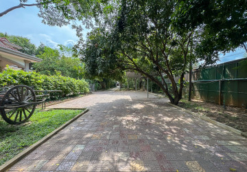 3 Bedroom Apartment For Rent - Kouk Chak, Siem Reap thumbnail