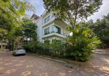3 Bedroom Apartment For Rent - Kouk Chak, Siem Reap thumbnail