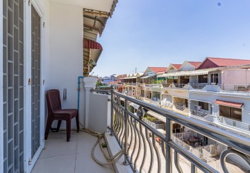 7 Bedroom Townhouse For Sale - Teuk Thla, Phnom Penh thumbnail
