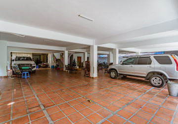 1 Bedroom Serviced Apartment For Rent - BKK1, Phnom Penh thumbnail