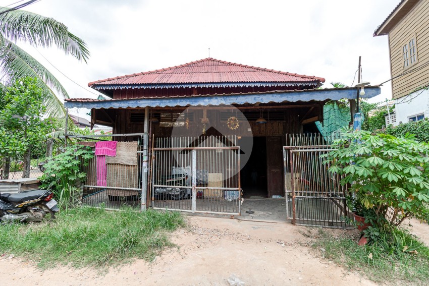 2 Bedroom Wooden House For Sale - Svay Dangkum, Siem Reap