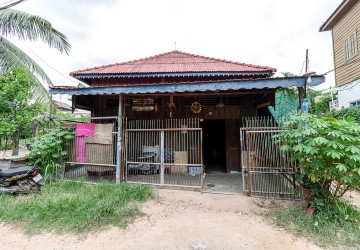 2 Bedroom Wooden House For Sale - Svay Dangkum, Siem Reap thumbnail