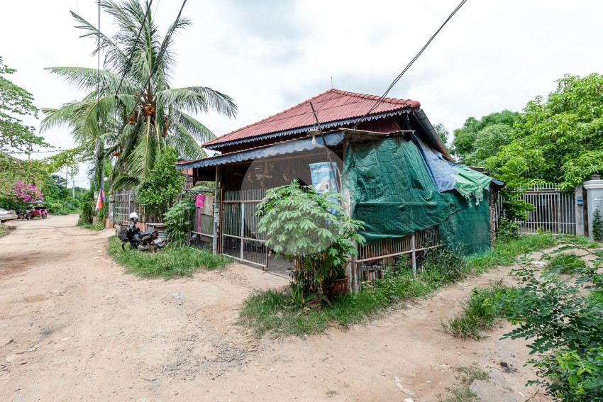 2 Bedroom Wooden House For Sale - Svay Dangkum, Siem Reap