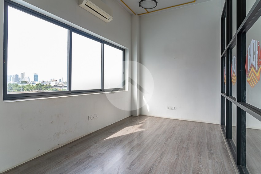 131 Sqm Office Space For Rent - Chak Angrae Kraom, Phnom Penh