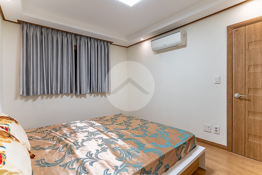 1 Bedroom Condo For Rent - De Castle Royal, BKK1, Phnom Penh