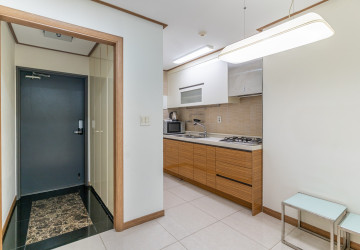 1 Bedroom Condo For Rent - De Castle Royal, BKK1, Phnom Penh thumbnail