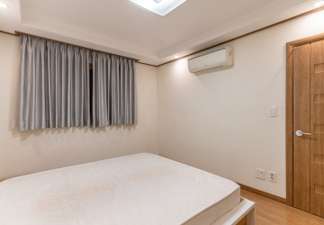 1 Bedroom Condo For Rent - De Castle Royal, BKK1, Phnom Penh thumbnail