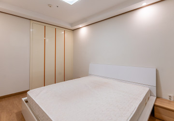 1 Bedroom Condo For Rent - De Castle Royal, BKK1, Phnom Penh thumbnail