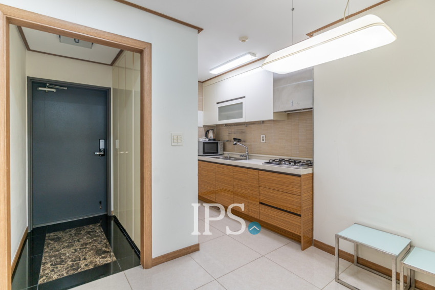 1 Bedroom Condo For Rent - De Castle Royal, BKK1, Phnom Penh