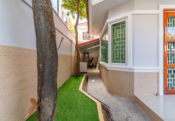 3 Bedroom Villa For Rent - Bassac Garden City, Tonle Bassac, Phnom Penh thumbnail