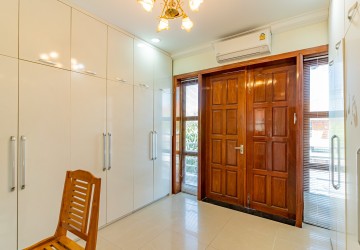 3 Bedroom Villa For Rent - Bassac Garden City, Tonle Bassac, Phnom Penh thumbnail