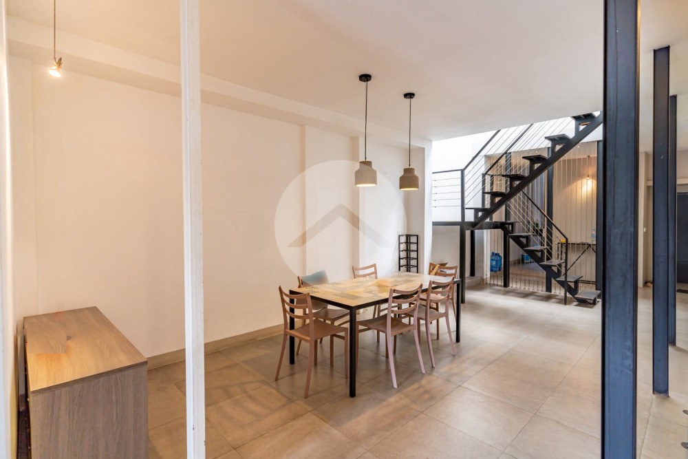 Renovated Duplex 2 Bedroom Apartment For Rent - Phsar Chas, Phnom Penh - Image 9