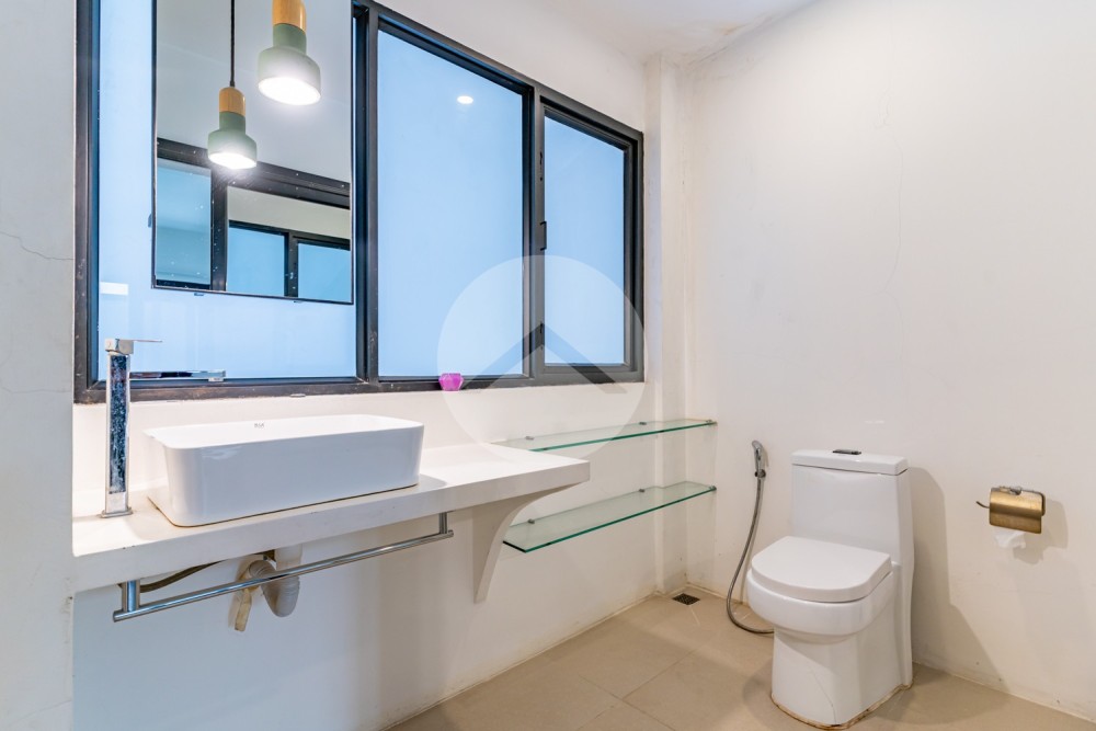 Renovated Duplex 2 Bedroom Apartment For Rent - Phsar Chas, Phnom Penh - Image 21