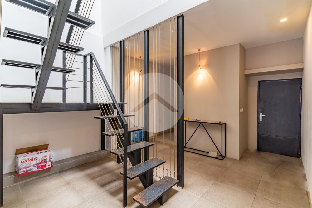 Renovated Duplex 2 Bedroom Apartment For Rent - Phsar Chas, Phnom Penh - Image 13