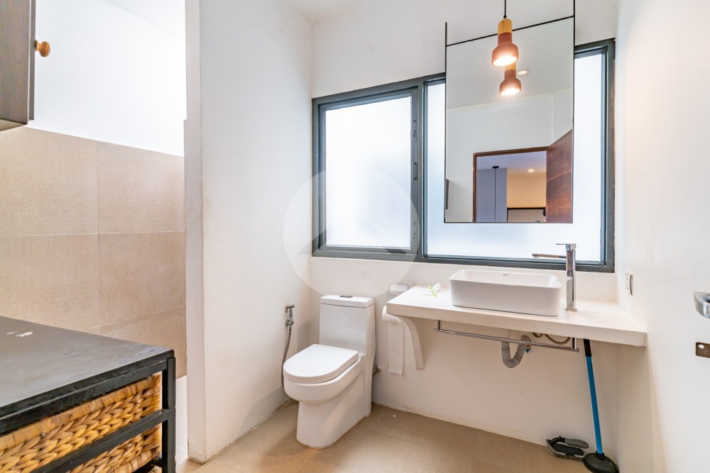 Renovated Duplex 2 Bedroom Apartment For Rent - Phsar Chas, Phnom Penh - Image 22
