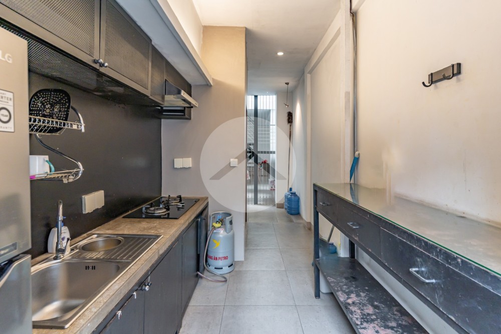 Renovated Duplex 2 Bedroom Apartment For Rent - Phsar Chas, Phnom Penh - Image 10