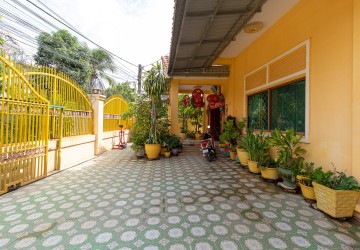 11 Bedroom Guesthouse For Sale - Near National Rd 6, Slor Kram, Siem Reap thumbnail