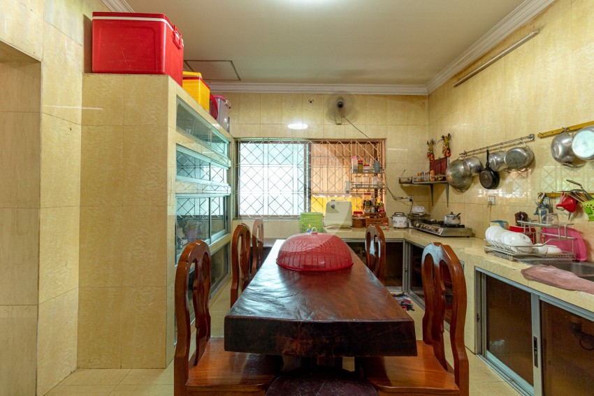 11 Bedroom Guesthouse For Sale - Near National Rd 6, Slor Kram, Siem Reap