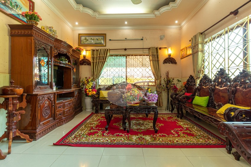 11 Bedroom Guesthouse For Sale - Near National Rd 6, Slor Kram, Siem Reap