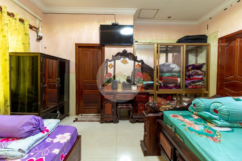 11 Bedroom Guesthouse For Sale - Near National Rd 6, Slor Kram, Siem Reap