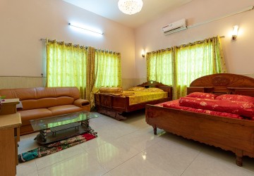 11 Bedroom Guesthouse For Sale - Near National Rd 6, Slor Kram, Siem Reap thumbnail