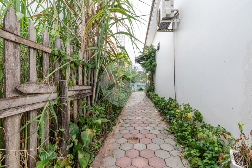3 Bedroom Villa For Sale - Sangkat Siem Reap, Siem Reap