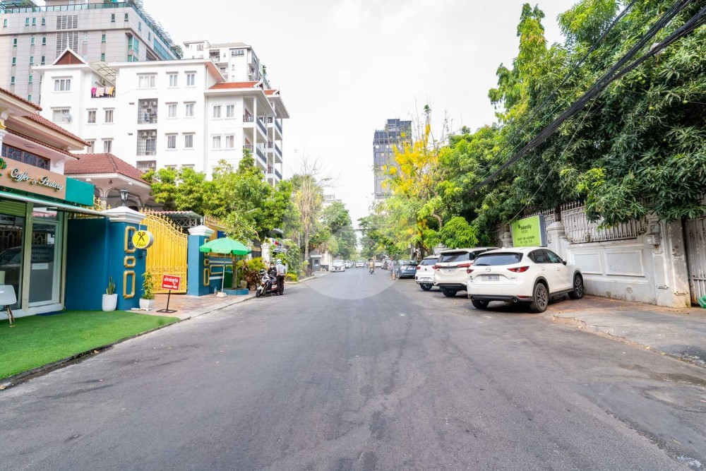 Renovated 1 Bedroom Apartment For Rent - BKK1, Phnom Penh - Image 18