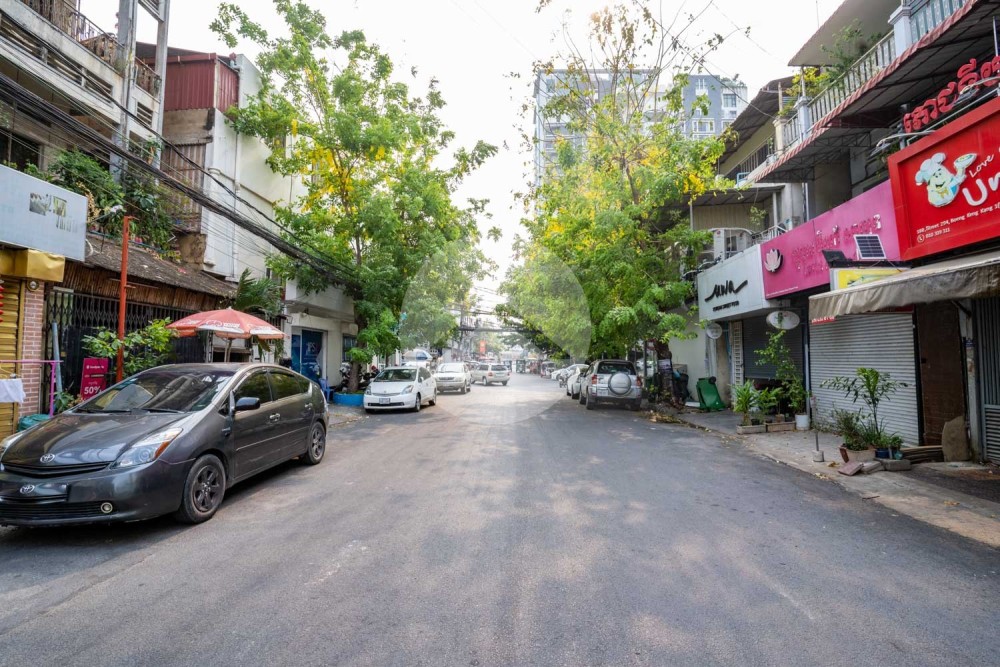 Renovated 1 Bedroom Apartment For Rent - BKK1, Phnom Penh - Image 17