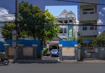 5 Bedroom Townhouse For Rent - Preaek Pra, Phnom Penh thumbnail