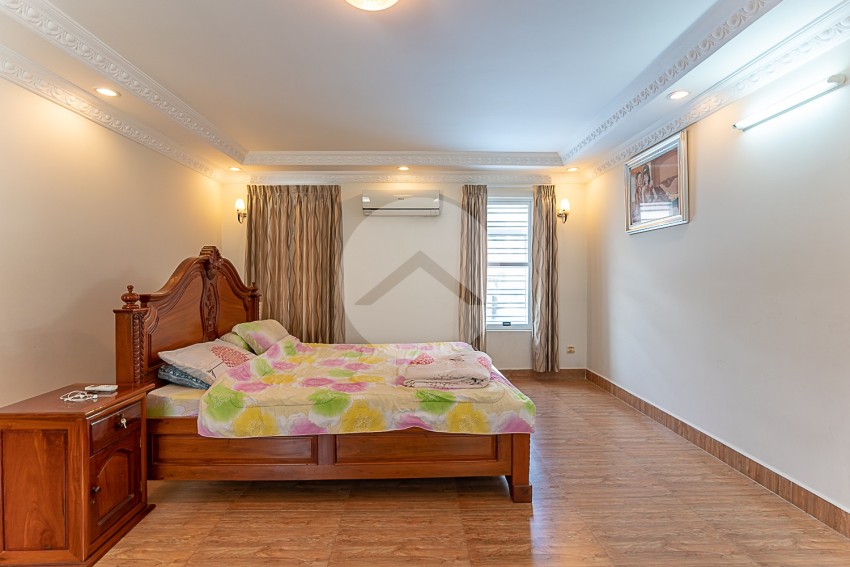 5 Bedroom Townhouse For Rent - Preaek Pra, Phnom Penh