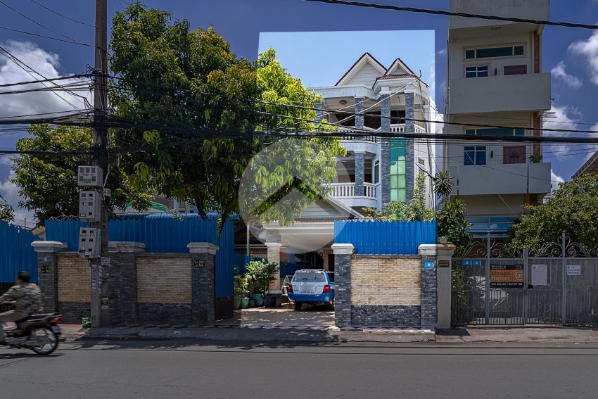 5 Bedroom Townhouse For Rent - Preaek Pra, Phnom Penh