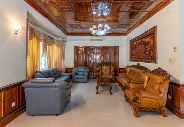 3 Bedroom Villa For Rent - Tonle Bassac, Phnom Penh thumbnail