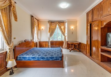 3 Bedroom Villa For Rent - Tonle Bassac, Phnom Penh thumbnail