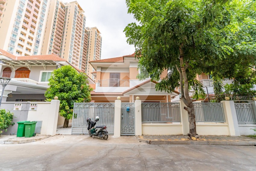 3 Bedroom Villa For Rent - Tonle Bassac, Phnom Penh