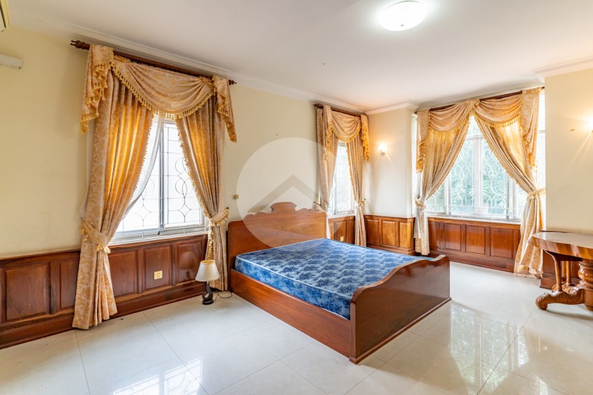 3 Bedroom Villa For Rent - Tonle Bassac, Phnom Penh