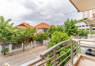 3 Bedroom Villa For Rent - Tonle Bassac, Phnom Penh thumbnail