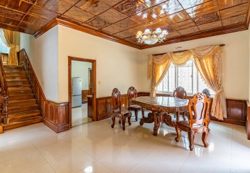 3 Bedroom Villa For Rent - Tonle Bassac, Phnom Penh thumbnail