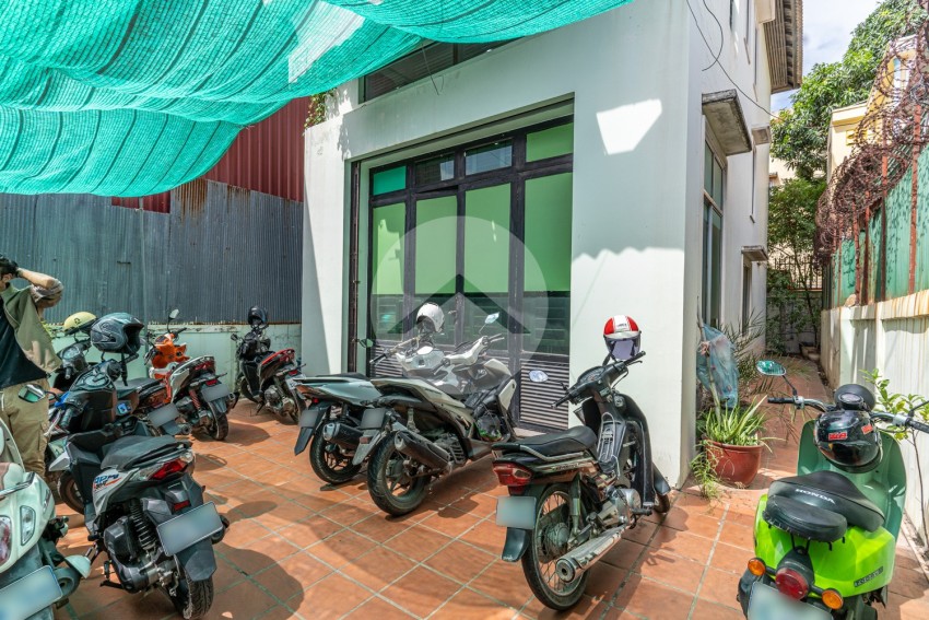 2 Bedroom Townhouse For Sale - Phsar Daeum Thkov, Phnom Penh