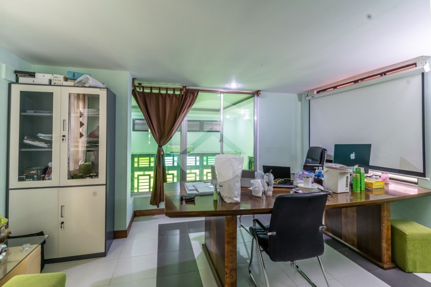 2 Bedroom Townhouse For Sale - Phsar Daeum Thkov, Phnom Penh