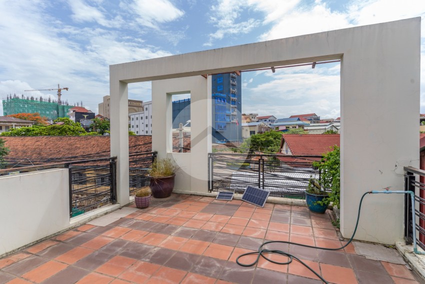 2 Bedroom Townhouse For Sale - Phsar Daeum Thkov, Phnom Penh