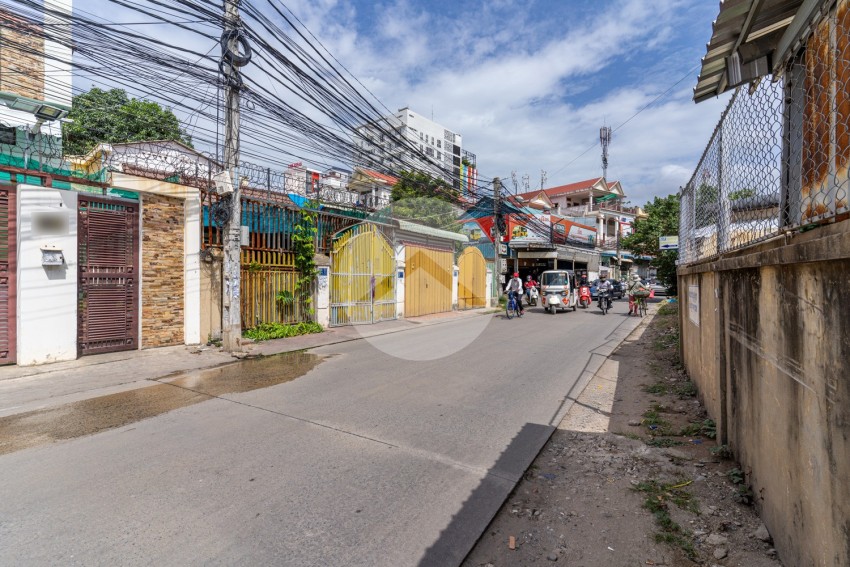 2 Bedroom Townhouse For Sale - Phsar Daeum Thkov, Phnom Penh