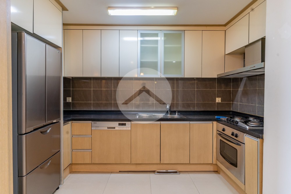6th Floor 2 Bedroom Condo For Sale - De Castle Diamond, Toul Kork, Phnom Penh - Image 4