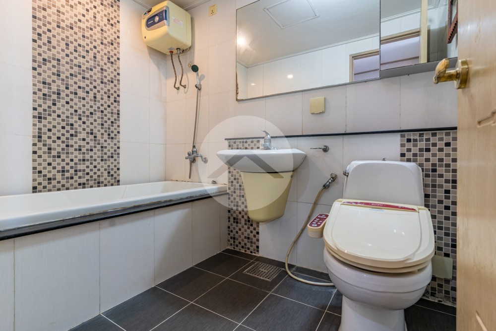 6th Floor 2 Bedroom Condo For Sale - De Castle Diamond, Toul Kork, Phnom Penh - Image 13
