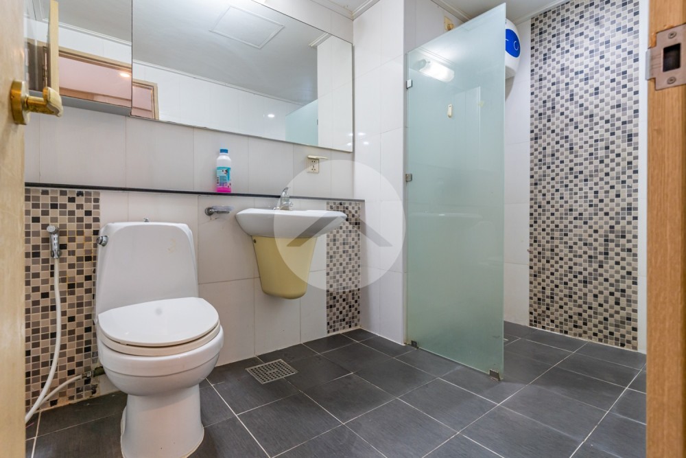 6th Floor 2 Bedroom Condo For Sale - De Castle Diamond, Toul Kork, Phnom Penh - Image 12