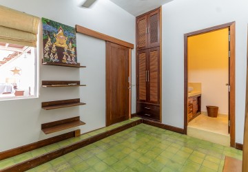 Renovated 3 Bedroom Apartment For Rent - Phsar Chas, Phnom Penh thumbnail